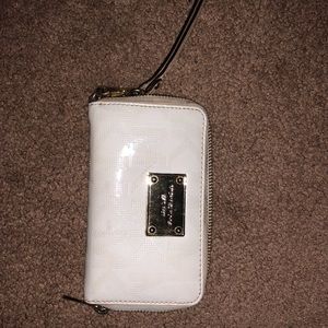 White leather Michael Kors wristlet